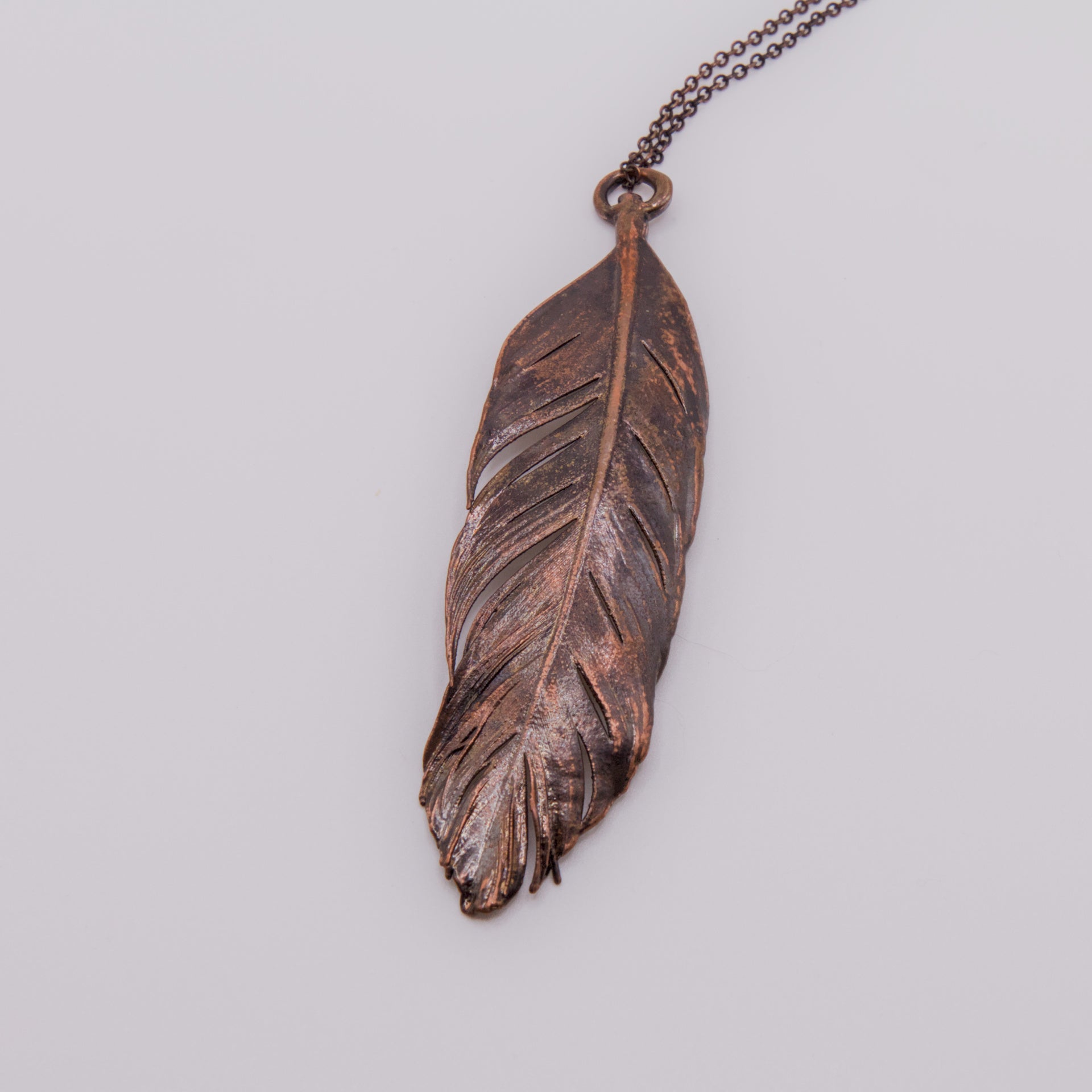 Colgante pluma gallina cobre