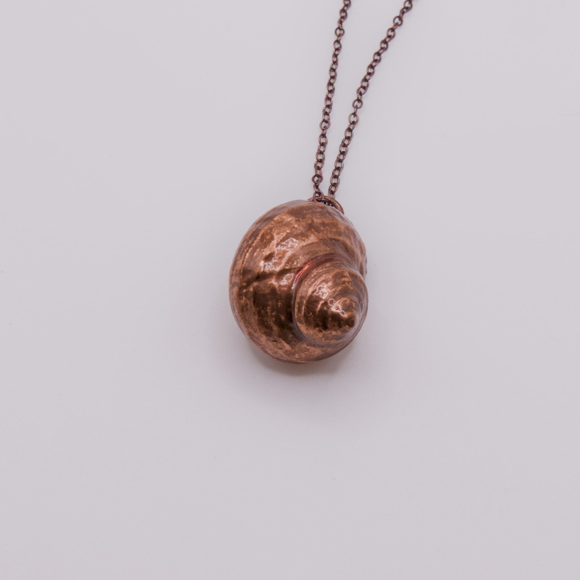 Colgante caracola marina cobre nácar I