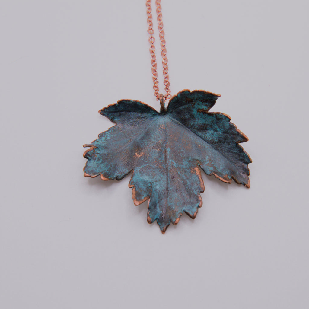 Colgante hoja de arce turquesa