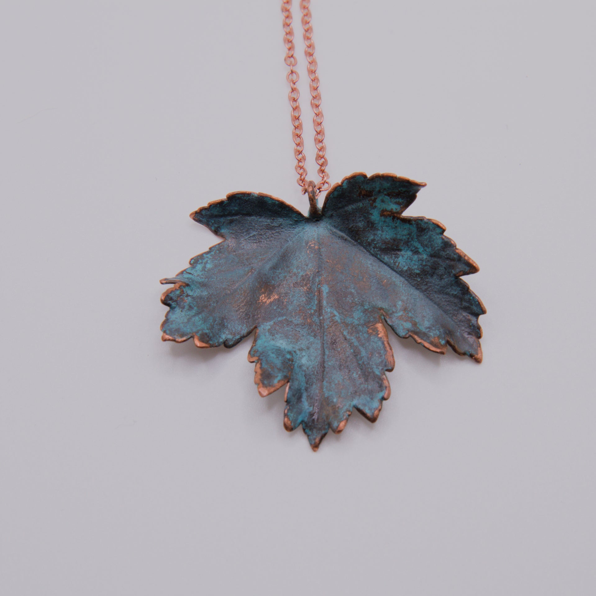 Colgante hoja de arce turquesa