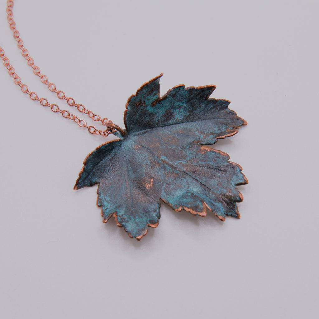 Colgante hoja de arce turquesa