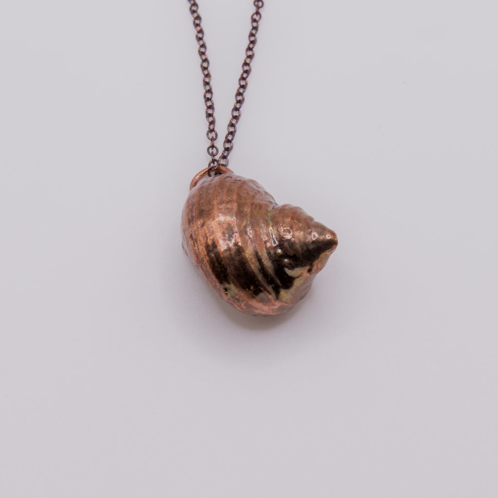 Colgante caracola marina cobre nácar II