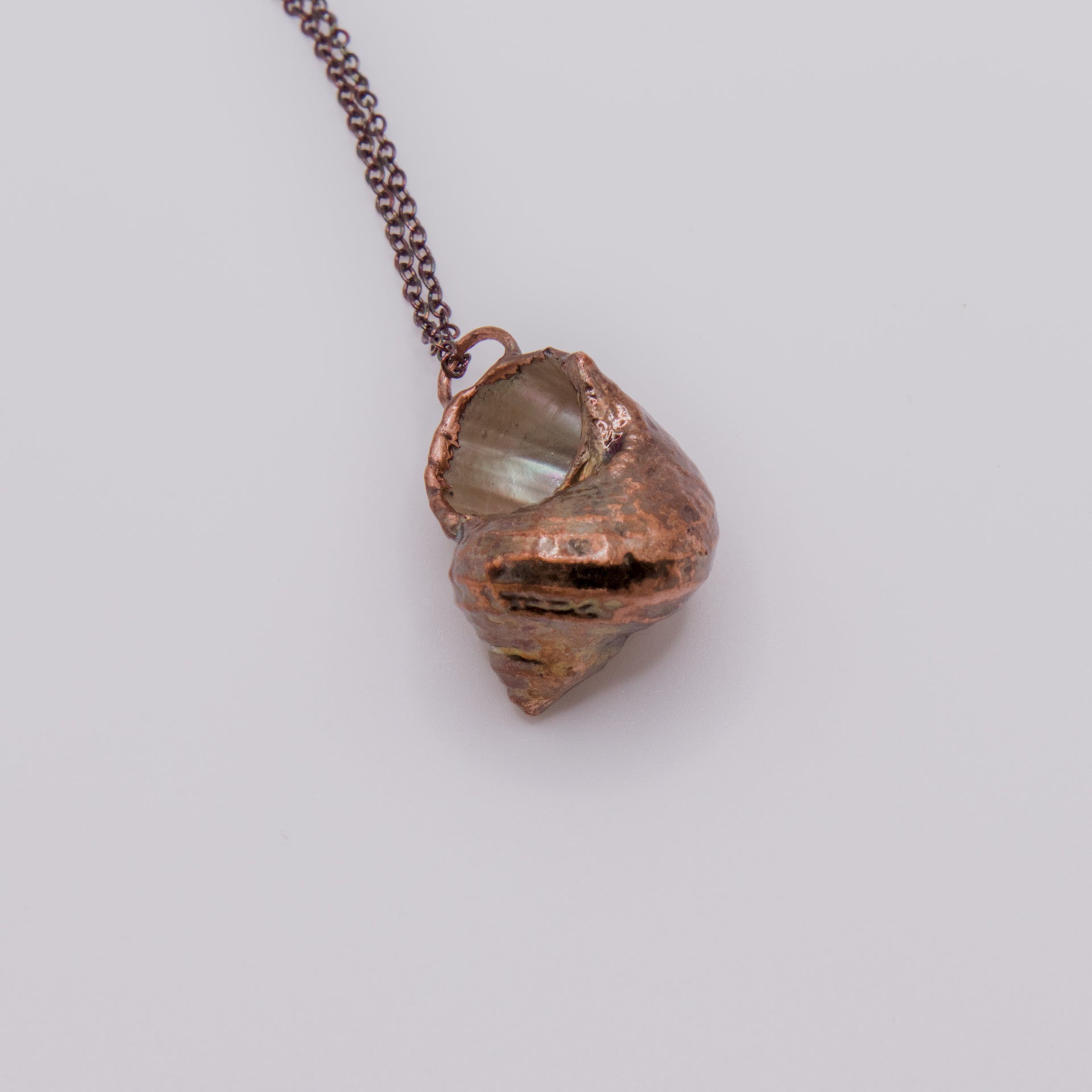Colgante caracola marina cobre nácar II