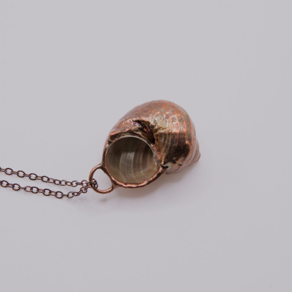 Colgante caracola marina cobre nácar II