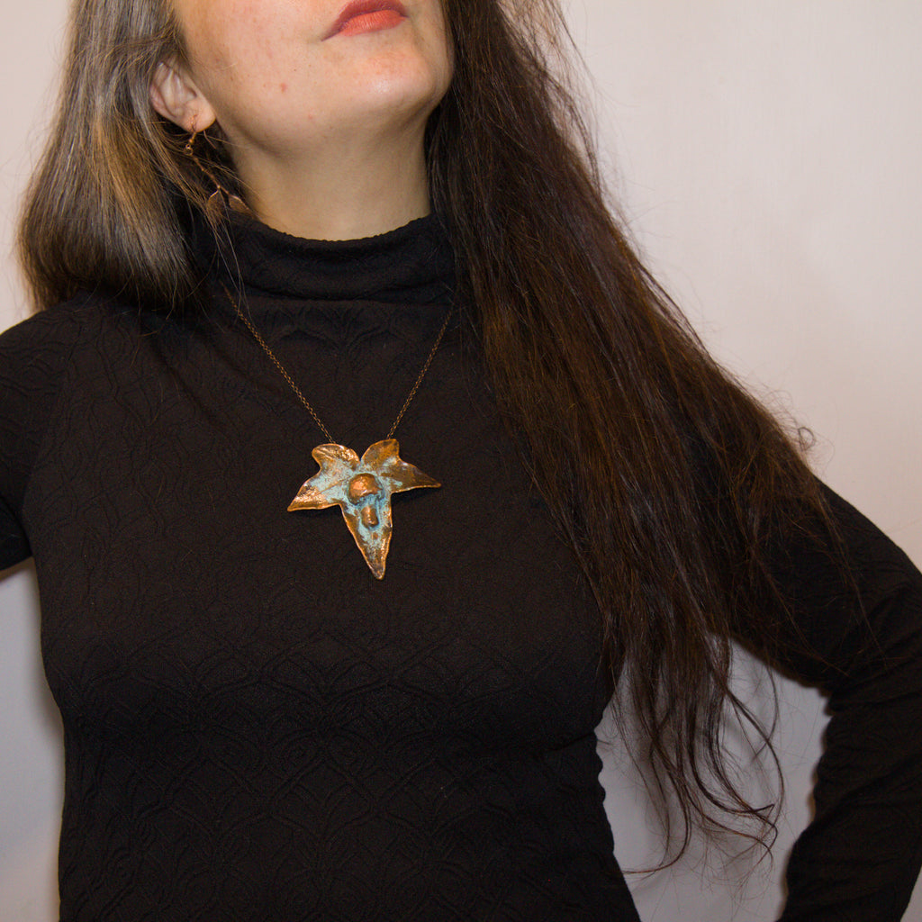 Colgante hiedra con hongo cobre