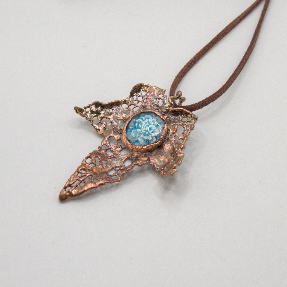 Hiedra con incrustación de cristal